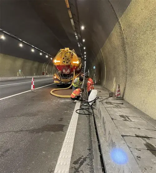 嵩县隧道排水渠清淤